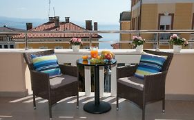 Iva, Opatija Centar